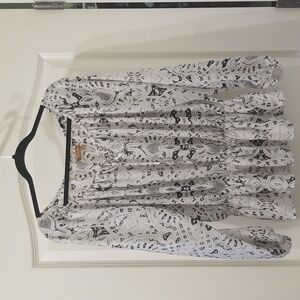 🔥Ellen Tracy White and Black Long Sleeve Top